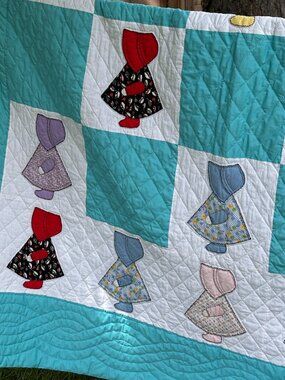 Vintage Sunbonnet Sue Quilt